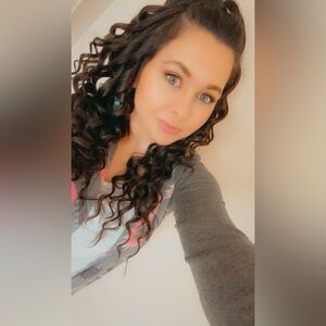 Meet your Posher, Courtney